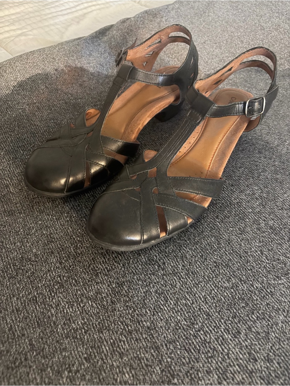 Cobb Hill by New Balance Black Leather T-Strap Cutout Sandals
